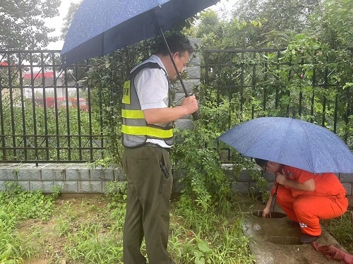 1持续做好雨中巡查工作.jpg